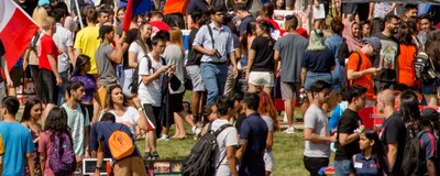 a group of University of Illinois System students outside